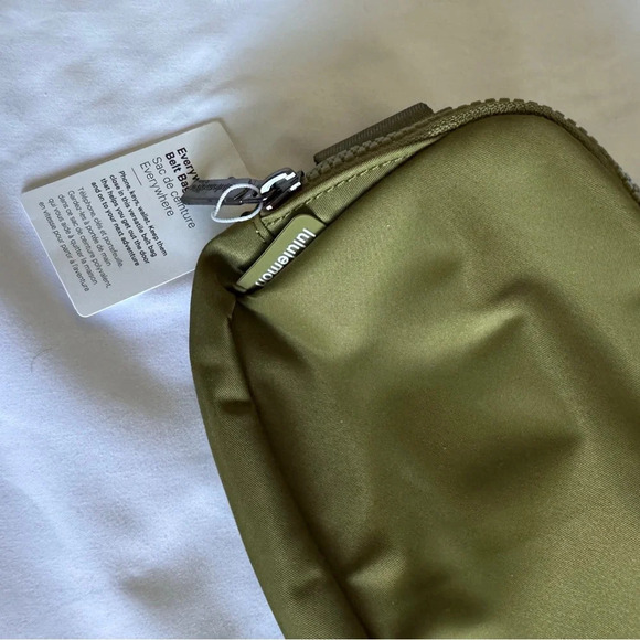 🆕💚 LAST ONE Lululemon Everywhere Belt Bag - Bronze Green - Picture 2 of 6